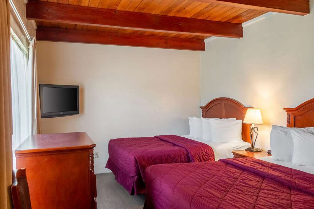 Lamplighter Inn Santa Fe Room photo